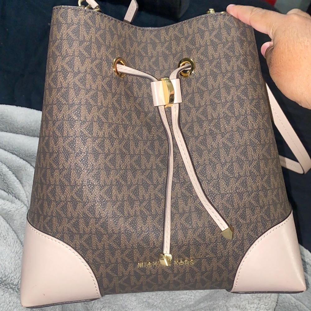 Michael kors shoulder / cross body purse